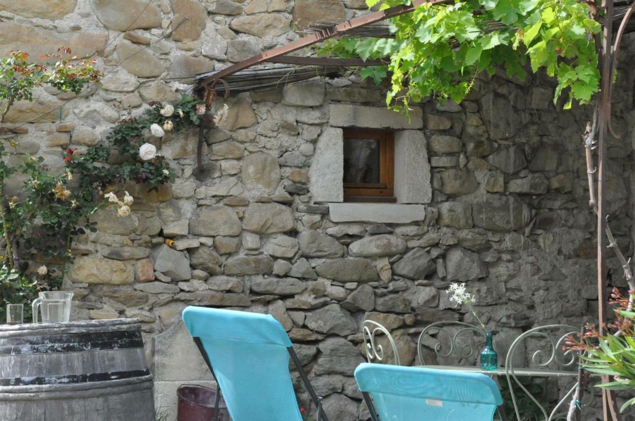 Gites Du Chateau D'Alencon Le Pegue Exterior foto