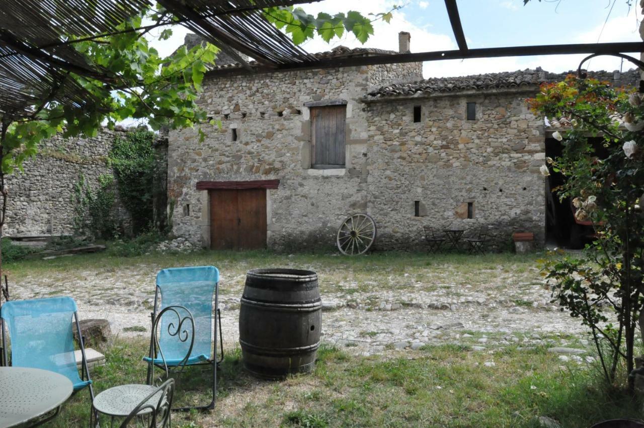 Gites Du Chateau D'Alencon Le Pegue Exterior foto
