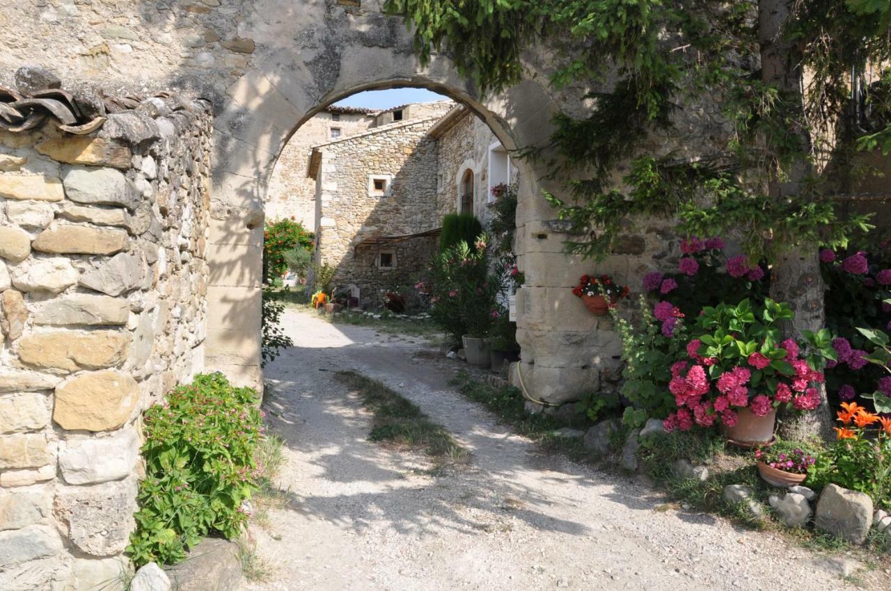 Gites Du Chateau D'Alencon Le Pegue Exterior foto